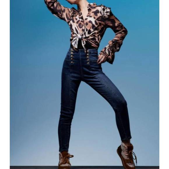 NEW OOLALA shirt with ruffle detail in leopard print